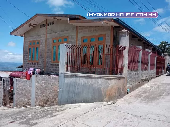 🏤ေတာင္ႀကီးၿမိဳ့တြင္ ေနရာေကာင္းလမ္းသာ ေစ်းနီး ၊ စာသင္ေက်ာင္းနီး ၊ ​ေဆး႐ုံ ေဆးခန္း နီး ၊ ၿမိဳ့ထဲသြားလဲနီး လမ္းေထာင့္  အိမ်တစ်လုံးေရာင္းမည္။👉ေအာင္မဂ္လာလမ္း  နယ္​ေျမ( ၇ ) အနောက် ေညာင္ျဖဴစခန္းရပ္ကြက္  💰💰💰သိန္း...၁၀၀၀ (ညႇုိနိူင္း)