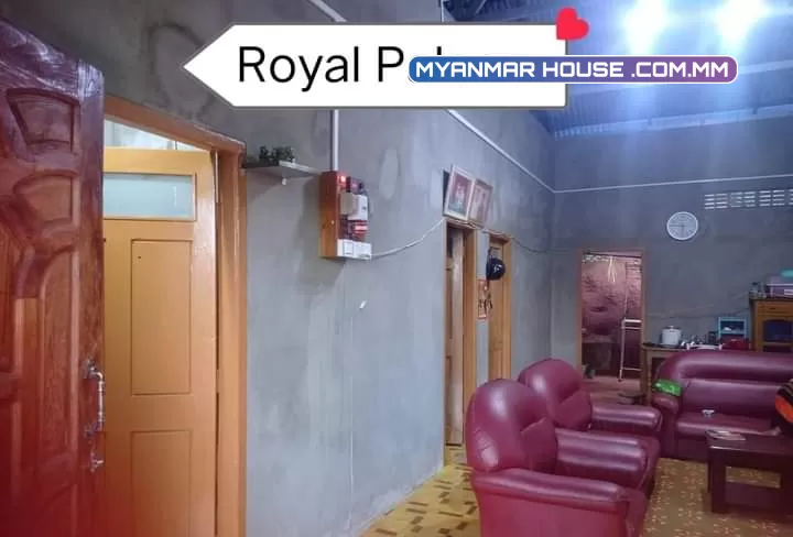 🏠 အိမ်အပါလေး ရောင်းမည်။  👉 လားရှိုးမြို့ ၊ ရပ်ကွက် 1  👉 ချယ်ရီမြိုင်လမ်းသွယ် 1 ထဲ  👉 ပေ 58×60 ပတ်လည်  ရေမီးအစုံအဆင်သင့်တက်နေရုံ  💰 သိန်း-670