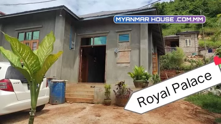 🏠 အိမ်အပါလေး ရောင်းမည်။  👉 လားရှိုးမြို့ ၊ ရပ်ကွက် 1  👉 ချယ်ရီမြိုင်လမ်းသွယ် 1 ထဲ  👉 ပေ 58×60 ပတ်လည်  ရေမီးအစုံအဆင်သင့်တက်နေရုံ  💰 သိန်း-670