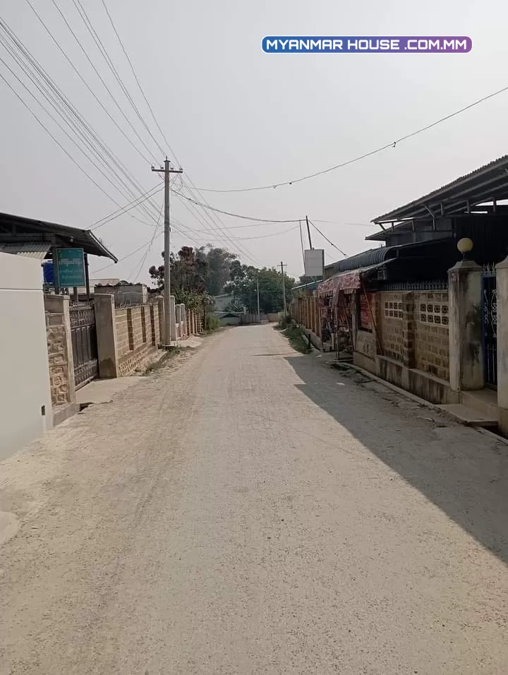 ကလောခရိုင် အောင်ပန်းမြို့  လှည်းရိုးရပ်ကွက် နယ်မြေ၂ ဆိတ်ငြိမ်ရပ်ကွက် နှစ်၃၀ဂရမ်ပါ  ပုံစံ၁၀၅ပါ မျက်နှာစာ၄၂ပေ တောင်မြောက် ၇၇ပေ//သိန်း၁၂၀၀(ညှိ)