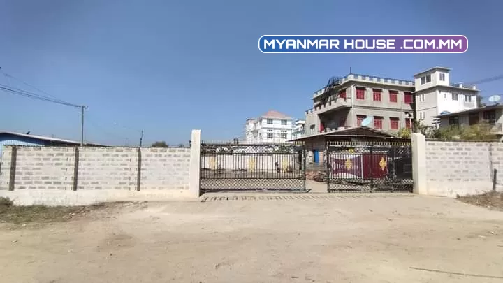 တည်နေရာ _ အောင်ပန်းမြို့ ၊ ကလောမြို့နယ်(ခရိုင်) 💁 အကျယ်အဝန်း _ 80' × 60'  💁 ပိုင်ဆိုင်မှု _ ဂရမ်မြေ ( နှစ် ၃၀) _ မြို့မြေ မူလမှတ်တမ်းစာချုပ်၊ မှတ်ပုံတင်စာရင်းစာချုပ်။ အားလုံး ပြည့်စုံမှု ရှိပါမည်။ အခြား _ ရေမီး ပါမည်။ဈေးနှုန်း _ ၂၁၀၀ သိန်း (ညှိနှိုင်း) 