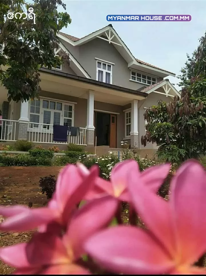 ေရာင္းခ်င္ပါတယ္ရွင္႕ က ‌ေလာၿမိဳ႕ Lavender Hill Villa 0.115 ဧက အရှေ့အရပ်မျက်နှာလှည့် 1MBR.2BR.ေရခ်ိဳးခန္း 3ခန္း ပါပါတယ္.လမ္းသာေနရာေကာင္းပီးအဆင္သင့္ေနရံုပါ သိန္း (3400)ပါ.09796558622.09687452014.ပိုင္႐ှင္တိုက္႐ိုက္ေစ်းေလးနဲ႔ပါရှင့်