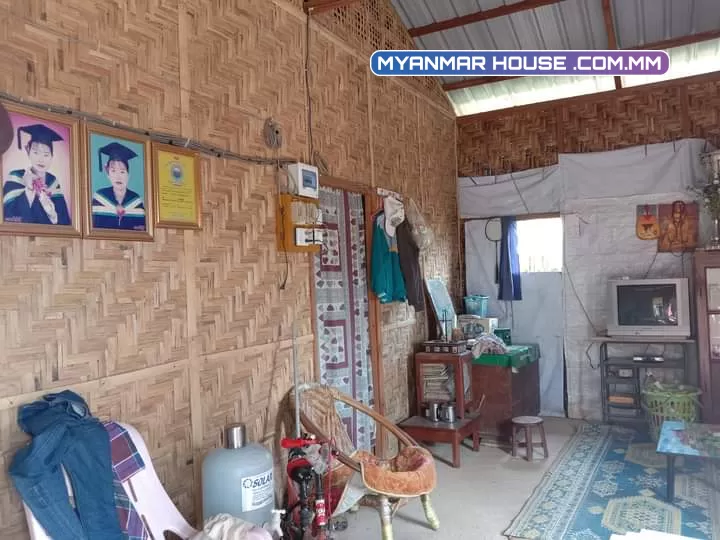 သိန်းတစ်ရာကြော်လေးနဲအရှုပ်အရှင်းမရှိမြေကွက်အိမ်အပါရေမီးအစုံ လေးတစ်လုံး ပေ60×40ပေကွင်းကြီး၁၀၅ပါ // ဈေး ၁၆၅သိန်