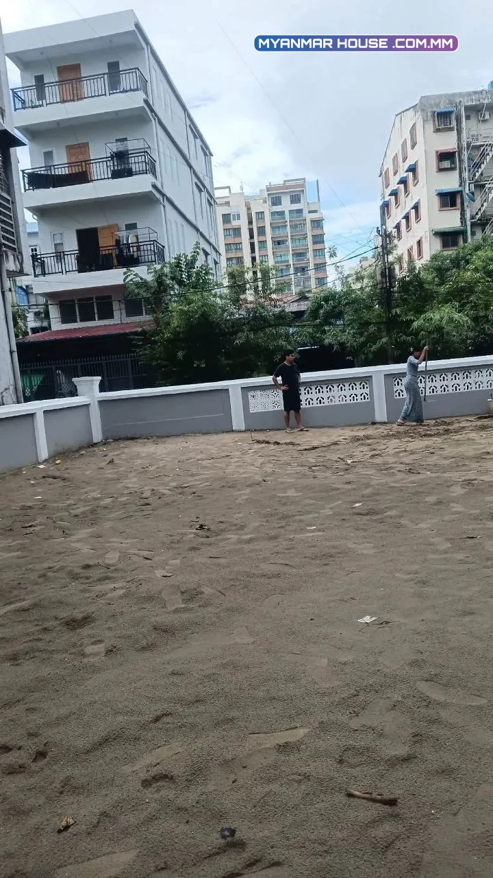 phone-095201990 တောင်ဥက္ကလာပ ခြံကျယ်(15 သိန်းဖြင့်ငှားမည်) 48 ပေ x 60 ပေ ။ ရေမီးအစုံရှိသည်။ ကား ဝပ်လျှော့ လုပ်နိုင်သည်။ မည်သည့်လုပ်ငန်းမဆို