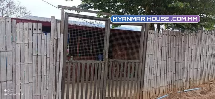 အေးသာယာ နာရီစင်ကျောင်းအနီး က ခြံရောင်းပေးမယ်ရှင့်  ပေ 40×60  ပိုင်ဆိုင်မူ့ မြေပေးမိန့် စလစ်  ရေမီး အစုံပါပြီးတက်နေရုံပဲ   ဈေး သိနိး၂၀၀