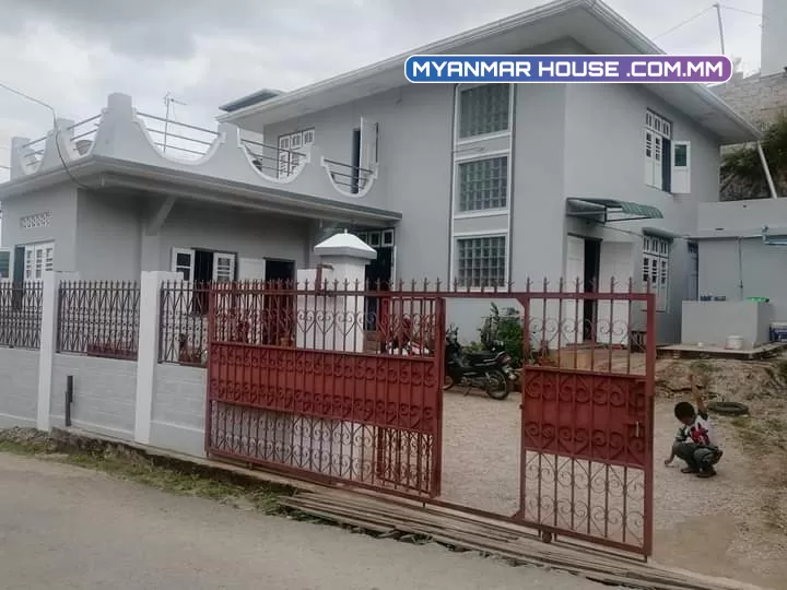 အိမ္ေရာင္းမည္  ေနရာေကာင္း လမ္းသာ  ကတၱရာလမ္းေဘး လမ္းေထာင့္ကြက္ ႏွစ္ထပ္တိုက္ 