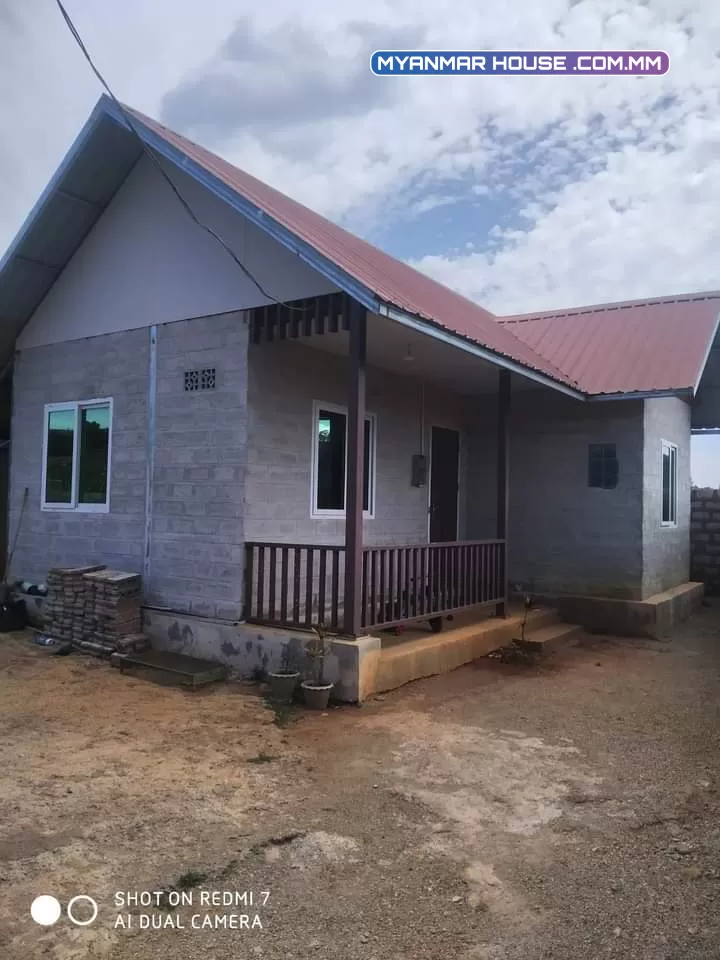 တောင်ကြီးမြို့အနီး ညို့မီး လမ်းမကြီး ကနေ ၅ ကွက် ငုတ်  အရှေ့နောက် ၃၀. ၄၀ပေ  တောင်မြောက်  ၄၀. ၄၅ပေ/ဈေး >>450 လျော့တင်းပါးပါး