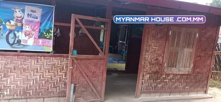 အေးသာယာ နာရီစင်ကျောင်းအနီး က ခြံရောင်းပေးမယ်ရှင့်  ပေ 40×60  ပိုင်ဆိုင်မူ့ မြေပေးမိန့် စလစ်  ရေမီး အစုံပါပြီးတက်နေရုံပဲ   ဈေး သိနိး၂၀၀