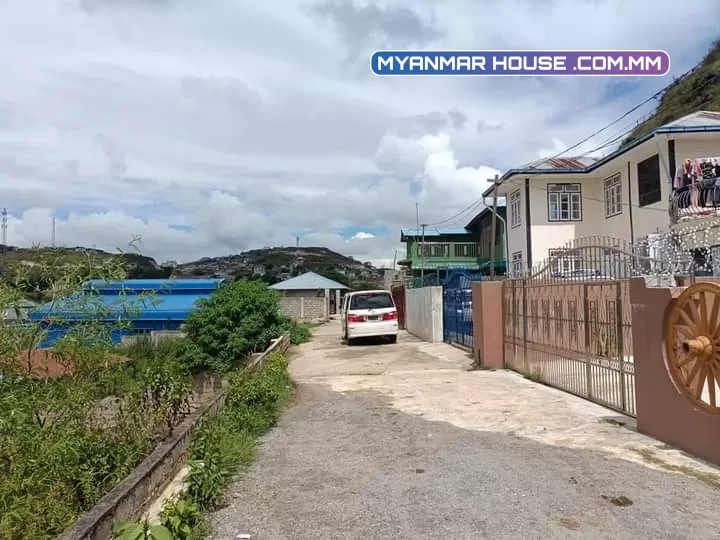 တောင်ကြီးမြို့ ကံကြီးရပ်ကွက်  နယ်မြေ ၄ ကံကော်လမ်း  နှစ်ထပ်အိမ်အပါလေး နှစ်လုံးရောင်းရန်အပ်ထားပါတယ်ဗျ /ခေါ်ဈေးကတော့ တစ်လုံးကို သိန်း 1800 