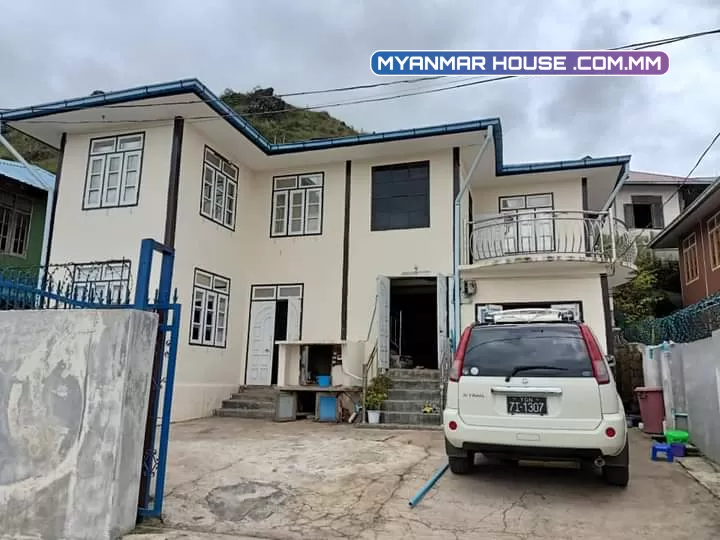 တောင်ကြီးမြို့ ကံကြီးရပ်ကွက်  နယ်မြေ ၄ ကံကော်လမ်း  နှစ်ထပ်အိမ်အပါလေး နှစ်လုံးရောင်းရန်အပ်ထားပါတယ်ဗျ /ခေါ်ဈေးကတော့ တစ်လုံးကို သိန်း 1800 