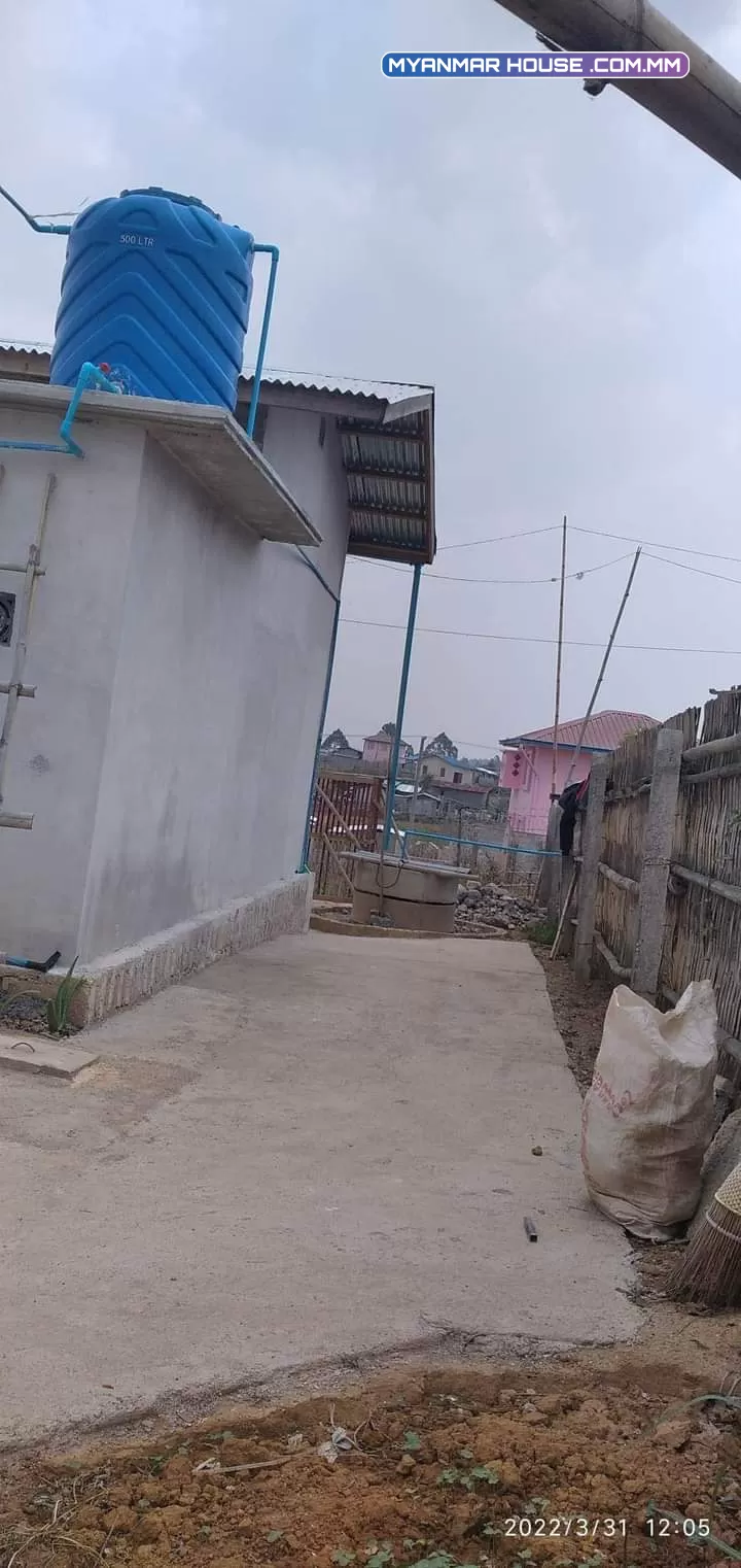 မဂ်လာပါ ရှင့်  အောင်ပန်းမြို့ မိုးကုပ်ဝိပါတ်သနားကျောင်း မြောက်ဘက်  မြေအကျယ်မျက်နှာစာ ပေ၃၀ အလျားပေ၆၀ရှိ  အိမ်အပါလေးပါ ၊သိန်း၃၅၀ပါရှင့်