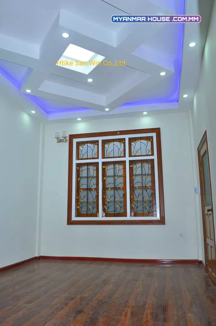 တောင်ကြီးမြို့နယ် အေးသာယာ စက်မူဇုံ တွင် Company မှ တာဝန်ယူတည်ဆောက်ထားပြီ အိမ်ရှင်မှ ရောင်းချပေးရန်အပ်နှံလာ၍ လူမနေ အသစ်စက်စက် လုံးခြင်းအိမ် အဆောက်အဦ RCC အား ရောင်းရန်ရှိပါသည်  ရောင်းဈေး(1100 သိန်း)
