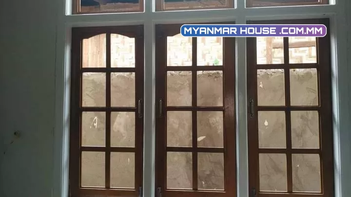 တောင်ကြီးမြို့နယ် အေးသာယာ စက်မူဇုံ တွင် Company မှ တာဝန်ယူတည်ဆောက်ထားပြီ အိမ်ရှင်မှ ရောင်းချပေးရန်အပ်နှံလာ၍ လူမနေ အသစ်စက်စက် လုံးခြင်းအိမ် အဆောက်အဦ RCC အား ရောင်းရန်ရှိပါသည်  ရောင်းဈေး(1100 သိန်း)