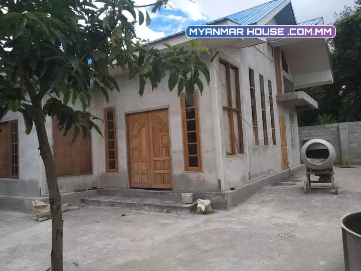 တောင်ကြီး ဘုရားဖြူရပ် နယ်မြေ၈ပင်စိမ်းကုန်း ရေထွက်ဉီးလမ်းဘေး တကွက်ငုတ်၄၀.၆၀ပေမြေပေါ်တထပ်ခွဲတိုက်အသစ်၁၂၀၀သိန်း ညှိနိုင်း အရောင်းပါခင်ဗျ