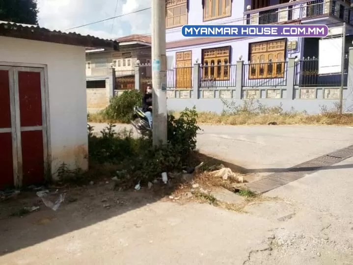 အောင်ပန်းမြို့ ၊ ကလောမြို့နယ်၊ ကလောခရိုင်။ မဂ်လာ ရပ်ကွက်  ကတ္တရာလမ်း ၊ လမ်းထောင့်နေရာကောင်း။ အကျယ်အဝန်း _ 60' × 80' ပိုင်ဆိုင်မှု _ မြေစာရင်းပုံစံ ၁၀၅ (မြို့မြေ)/ဈေးနှုန်း _ ၂၇၀၀ သိန်း