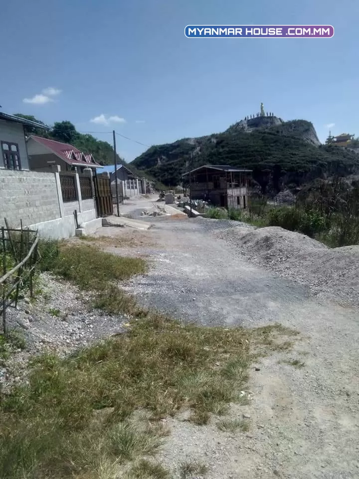 အိမ်အပါသိန်း...၂၂၀  တောင်ကြီးမြို့ ကံကြီးရပ် နမ၄..  အိမ်လေးကတစ်ထပ်..အိမ်သာရေချိူးခန်းပါ..မီးပါပါတယ်... ကုန်းပေါ်တော့ကြပါတယ်... လမ်းကတော့အစအဆုံး..ကွန်ကရစ်လမ်းပါ.. ဗျူးကတော့အရမ်းမိုက်....