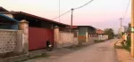 တည်နေရာ - ရွှေညောင်မြို့/ဓန(၂)ရပ်ကွက်/ ဂျောင်းမကျပဲပြည်ထောင်စုလမ်းမကြီးနဲ့နီးပြီး ၊ ဈေးနီးလမ်းသာတဲ့အနေထားရှိပါမယ်ခင်ဗျ။ဈေးနှုန်း-သိန်း1800