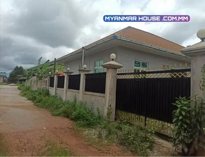 ကံႀကီးရှမ်းကြင္းအနီး      🏠🏠🏠 တစ္ထပ္တိုက္ RC အိမ္ေကာင္း။ ေျမအက်ယ္ 50*50  ေစ်းႏွုန္း 1200 ညိနိုင္း။   ⚠️⚠️⚠️