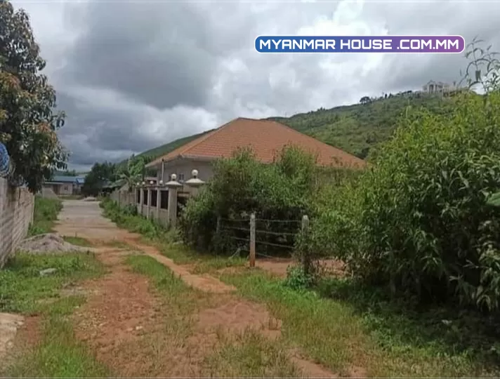 ကံႀကီးရှမ်းကြင္းအနီး      🏠🏠🏠 တစ္ထပ္တိုက္ RC အိမ္ေကာင္း။ ေျမအက်ယ္ 50*50  ေစ်းႏွုန္း 1200 ညိနိုင္း။   ⚠️⚠️⚠️