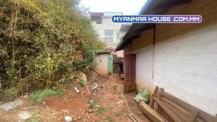 ကျောင်းကြီးစုရပ်ကွက် (နမ၁၃) -မီးပုံးပျံကွင်း အနောက်တောင်ဘက်  -ရွှေတောင်ကြားလမ်း  ခြံဝန်း ပေအကျယ်  (38×60) /