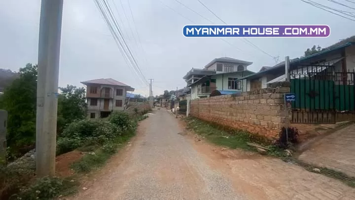 ကျောင်းကြီးစုရပ်ကွက် (နမ၁၃) -မီးပုံးပျံကွင်း အနောက်တောင်ဘက်  -ရွှေတောင်ကြားလမ်း  ခြံဝန်း ပေအကျယ်  (38×60) /