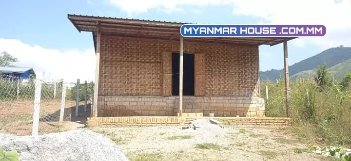 တောင်ကြီးခရိုင် အေးသာယာမြို့  မြို့ဦး ရပ်ကွက်ကအိမ်လေးရောင်းပေးမယ်ရှင့် ရောင်းပေးမယ်ရှင့်/ပေအကျယ် 35×80 ပါရှင့် အရပ်စာချုပ်/ဈေး သိန်း ၁၅၀ပါ 