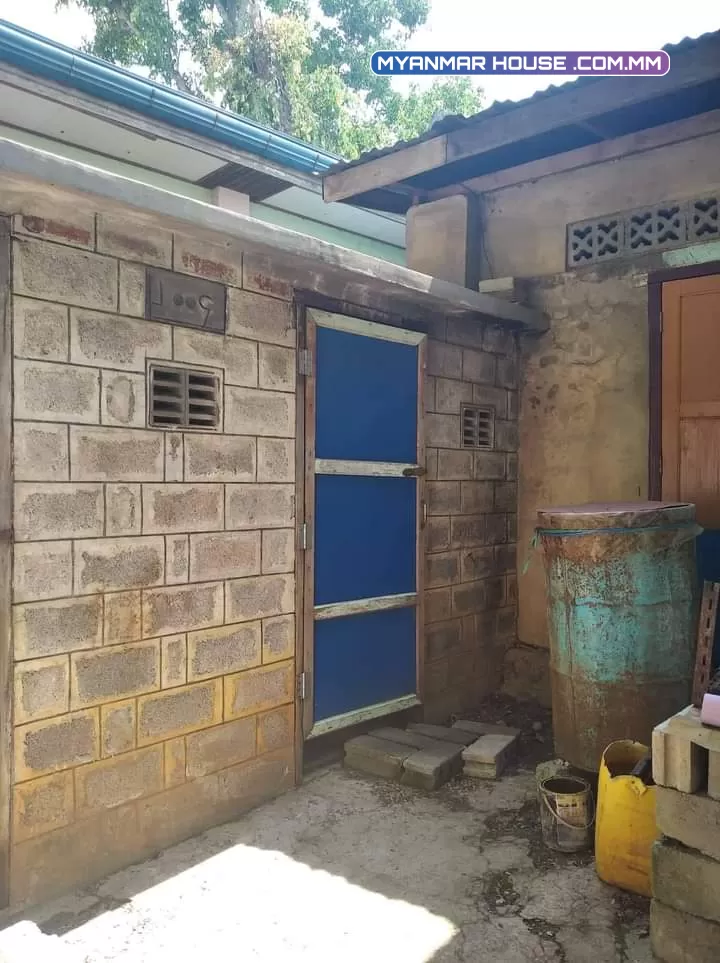 တောင်ကြီးမြို့  Admin တင်ခွင့်ပြုပါ  ပြည်ထောင်စုလမ်းမကြီးဘေး/အောင်သပြေ ရွှေညောင်မြို့  အိမ်ဆိုင်လေးပါတွဲလို့ရတာမို့ဂွတ်ရှယ်🤩🔥  သိန်း၇၀၀အလျော့အတင်းရှိ🥰
