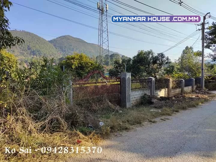 ကလောမြို့ ရပ်ကွက် (၃) အရှေ့ဗိုလ်ကုန်း  သဇင်လမ်းမမေးတင်မြေကွက်လေးရောင်းမည်  ရေ၊မီးအဆင်ပြေ ၊ခြံမှကြည့်လျှင်တောင်တန်း view မြင်ရမည်  အကျယ် - (80x100)ဂရမ်မြေ  ဈေးနှုန်း - (သိန်း 4000