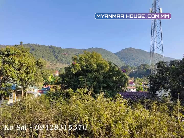 ကလောမြို့ ရပ်ကွက် (၃) အရှေ့ဗိုလ်ကုန်း  သဇင်လမ်းမမေးတင်မြေကွက်လေးရောင်းမည်  ရေ၊မီးအဆင်ပြေ ၊ခြံမှကြည့်လျှင်တောင်တန်း view မြင်ရမည်  အကျယ် - (80x100)ဂရမ်မြေ  ဈေးနှုန်း - (သိန်း 4000