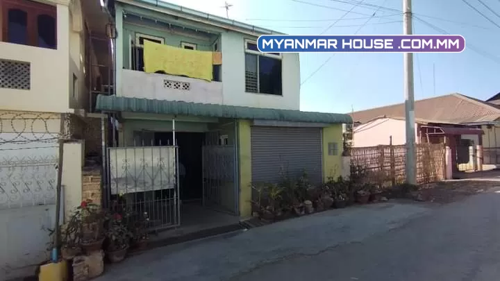 တည်နေရာ _ အောင်ပန်းမြို့ ၊ကလောမြို့နယ်(ခရိုင်) လိပ်စာ _ ရပ်ကွက် ၁ ၊ မြို့မဈေး အနီး။ အကျယ်အဝန်း _ 22' × 75'  ပိုင်ဆိုင်မှု _ မြေစာရင်းပုံစံ ၁၀၅/ဈေးနှုန်း _ ၁၈၀၀ သိန်း (ညှိနှိုင်း)