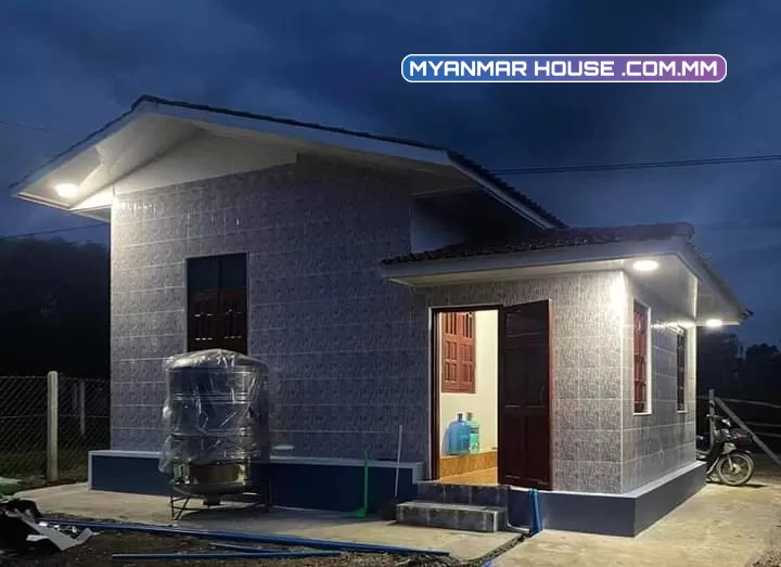 ရှမ်းပြည်နယ် ညောင်ရွှေမြို့အေးချမ်းတဲ့ရာသီဥတုမှာနေချင်ကြသူများအတွက်-အိမ်လှလှလေးတစ်လုံးနဲ့မိတ်ဆက်ပေးပါရစေဗျား😊  ညောင်ရွှေမြို့ရုံကြီးလမ်းပေါ်ရှိ Mount Inlay Hotel  မြောက်ဖက်ကားဖြင့်( ၃ )မိနစ်သာလာရပါသည်။ခေါ်ဈေး ၈၅၀ သိန်းဖြစ်ပါသည်