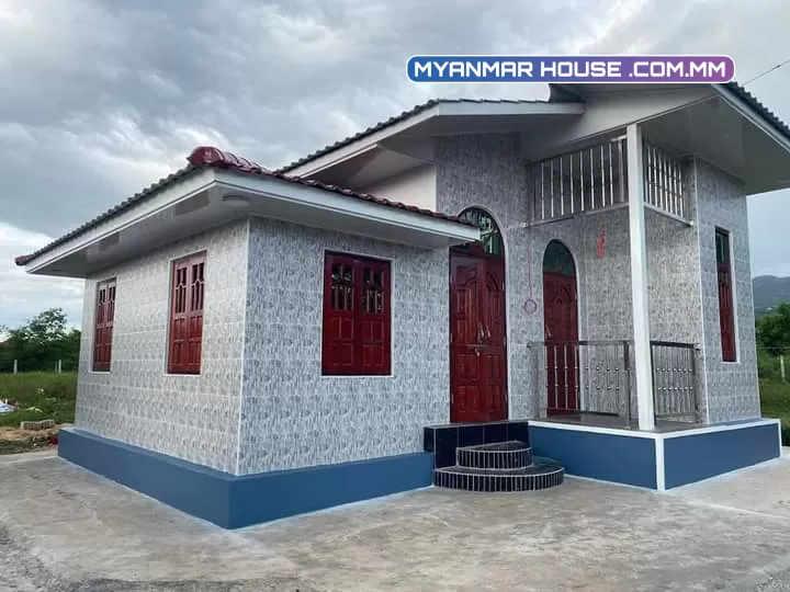 ရှမ်းပြည်နယ် ညောင်ရွှေမြို့အေးချမ်းတဲ့ရာသီဥတုမှာနေချင်ကြသူများအတွက်-အိမ်လှလှလေးတစ်လုံးနဲ့မိတ်ဆက်ပေးပါရစေဗျား😊  ညောင်ရွှေမြို့ရုံကြီးလမ်းပေါ်ရှိ Mount Inlay Hotel  မြောက်ဖက်ကားဖြင့်( ၃ )မိနစ်သာလာရပါသည်။ခေါ်ဈေး ၈၅၀ သိန်းဖြစ်ပါသည်