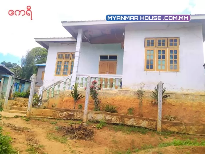 က လောမြို့  105 ေျမပါ မိန္းလမ္းႏွစ္ကြက္း ငုတ်သိန်း(650) ပါ ပုံပါတထပ္တိုက္ တလုံး ေရမီးစုံ လမ္းလည္းသာ ရှု့ခငင္းေလးလည္းလှ ဝယ္ယူလိုပါက 09796558622.09687452014
