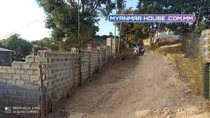 အောင်ပန်းမြို့ အေးမြင့်သာယာရပ်ကွက်(အပေါ်ထိမတက်ရ)မှာရှိတဲ့မြေကွက်အလွတ်လေးပါဗျ။  ပေ 60×50 105 ပါပြီး//ရောင်းဈေး.....သိန်း 360 (ညှိနှိုင်း)