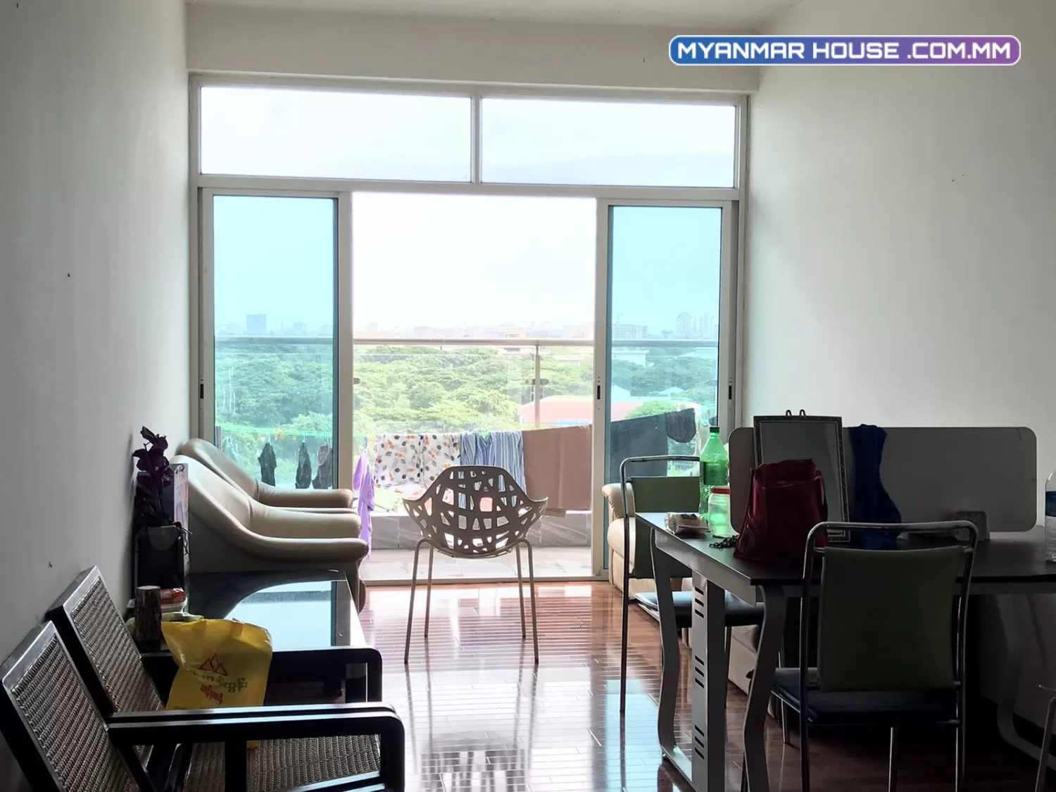 စမ်းချောင်းမြို့နယ်  Sanchaung Garden Condo 10 Floor ရှိ Condo တစ်ခန်းရောင်းရန် ရှိသည် ။