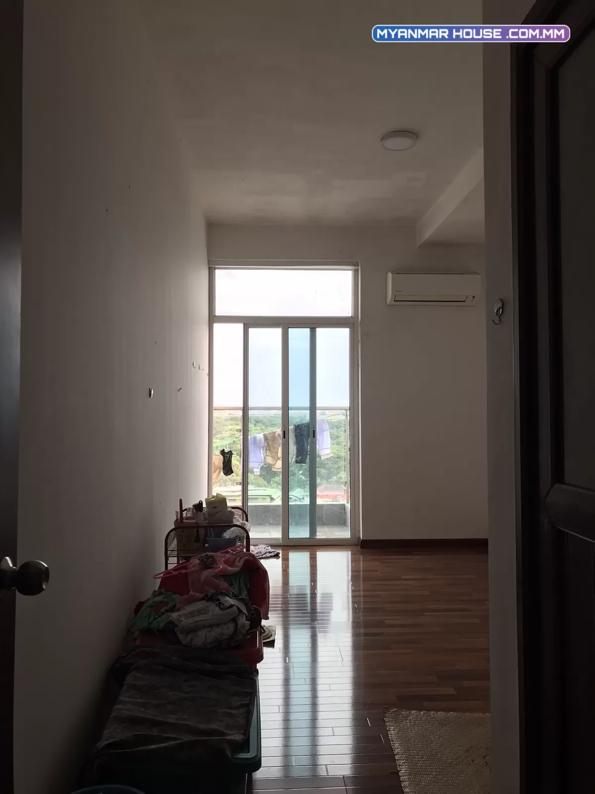 စမ်းချောင်းမြို့နယ်  Sanchaung Garden Condo 10 Floor ရှိ Condo တစ်ခန်းရောင်းရန် ရှိသည် ။