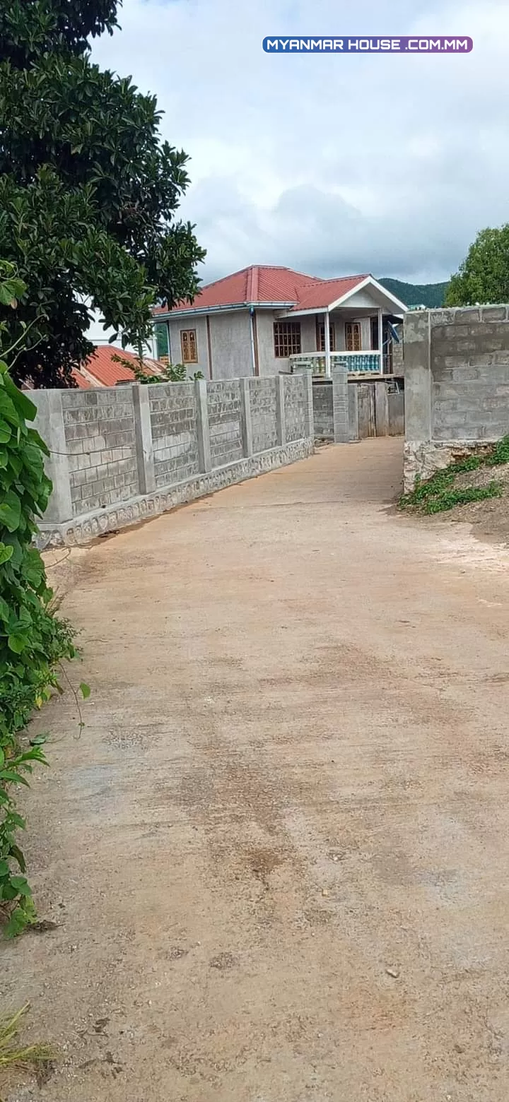ရှမ်း/တောင်၊ ကလောမြို့၊ရပ်ကွက်(၈)၊နှီးဘုရားလမ်းမကြီးအတိုင်း၊နှီးဘုရားအနီး/အကွက်လှ၊လမ်းကောင်းတယ် ရေလိုင်းနှစ်လိုင်းရမယ် စည်ပင်ရေနှင့်ရာသက်ပန် နှီးဘုရားရဲ့ရေပါ ဈေး သိန်း ၆၅၀၊ 