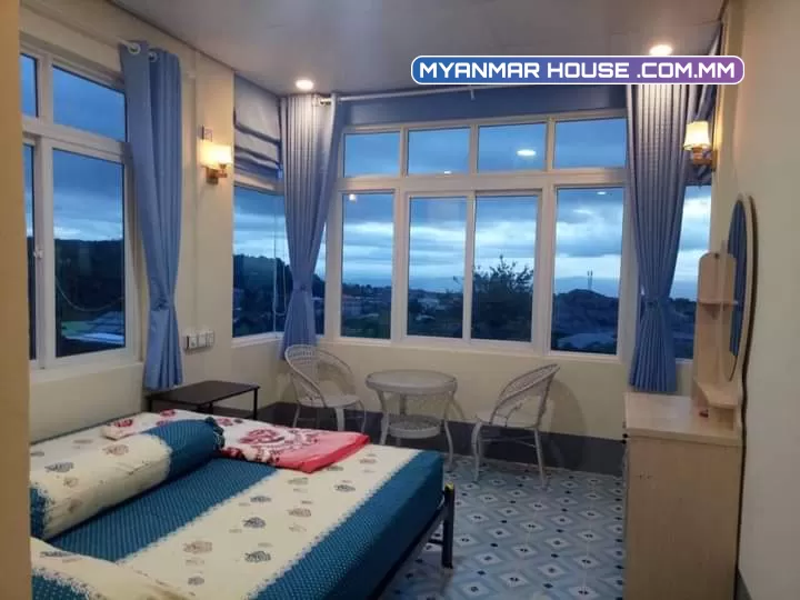 ေတာင္ႀကီး ဘုရားျဖဴရပ္ကြက္ နယ္ေျမ၁ မြို့ ငြိမ်းချမ်းစားသောက်ဆိုင်အနီး  ပန္းတင္လမ္းမႀကီးမှ ၄ကြက္ငုတ္၅၀.၅၀ေပပတ္လည္2ထပ္ခွဲRcတိုက္အပါ 