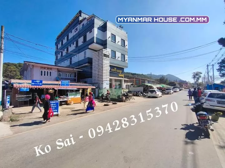 ကလောမြို့လယ် ဘူတာလမ်းမကြီးမေးတင်မြေကွက်အရောင်း  စီးပွားရေးလုပ်ငန်းရှင်များအတွက်နေရာကောင်းလေး၊လမ်းနှစ်ဖက်ပွင့်  အကျယ် - (40x80)ဂရမ်မြေ  ဈေး - (သိန်း 9500 ညှိနှိုင်း)