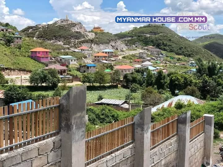 နေ့ကော ညကော သုံးရာသီလုံး Viewအရမ်းလှတဲ့ တောင်ပေါ်ကခြံလေး‌တွေရောင်းချင်ပါတယ်🌃  Location - တောင်ကြီးမြို့ ကံကြီးရပ်ကွက် အဝေရာမီးပုံပျံကွင်းမှ ၇မိနစ်  ခြံအကျယ် - ပေ ၅၀ x ၆၀/💰ရောင်းဈေး - သိန်း ၄၉၀ ကျပ်