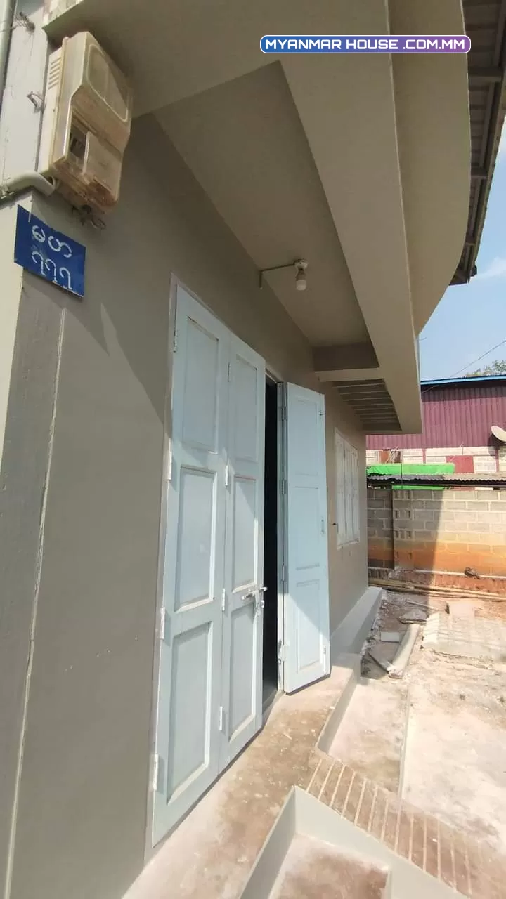 တည်နေရာ _ အောင်ပန်းမြို့၊ ကလောမြို့နယ်(ခရိုင်) အကျယ်အဝန်း _ ၃၅' × ၈၀' ပိုင်ဆိုင်မှု _ ဂရန် (မြို့မြေ) နှစ် ၃၀/ဈေးနှုန်း _ ၇၀၀ သိန်း (ညှိနှိုင်း)