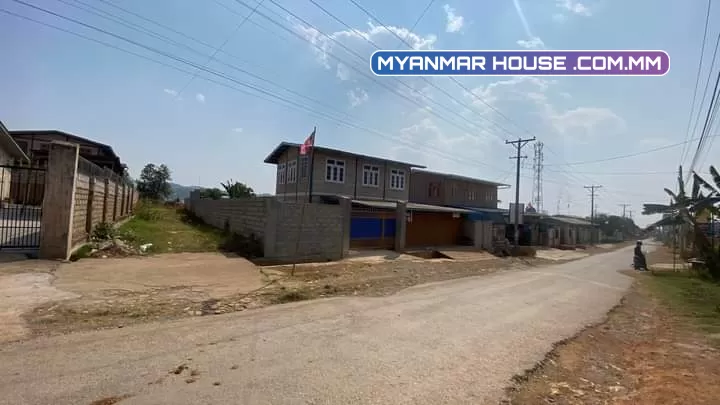 တောင်ကြီးမြို့ ဘုရားဖြူ ရပ်ကွက် (နမ-၄) -လွယ်ခမ်း လမ်းမကြီး တကွက်ငုတ် မျက်နှာစာ အရှေ့လှည့်/လက်ရှိကာလခေါ် ဈေး သိန်း ( 990 ) လျော့တင်း ပါးပါးလေး ရှိပါသေးတယ်ဗျ